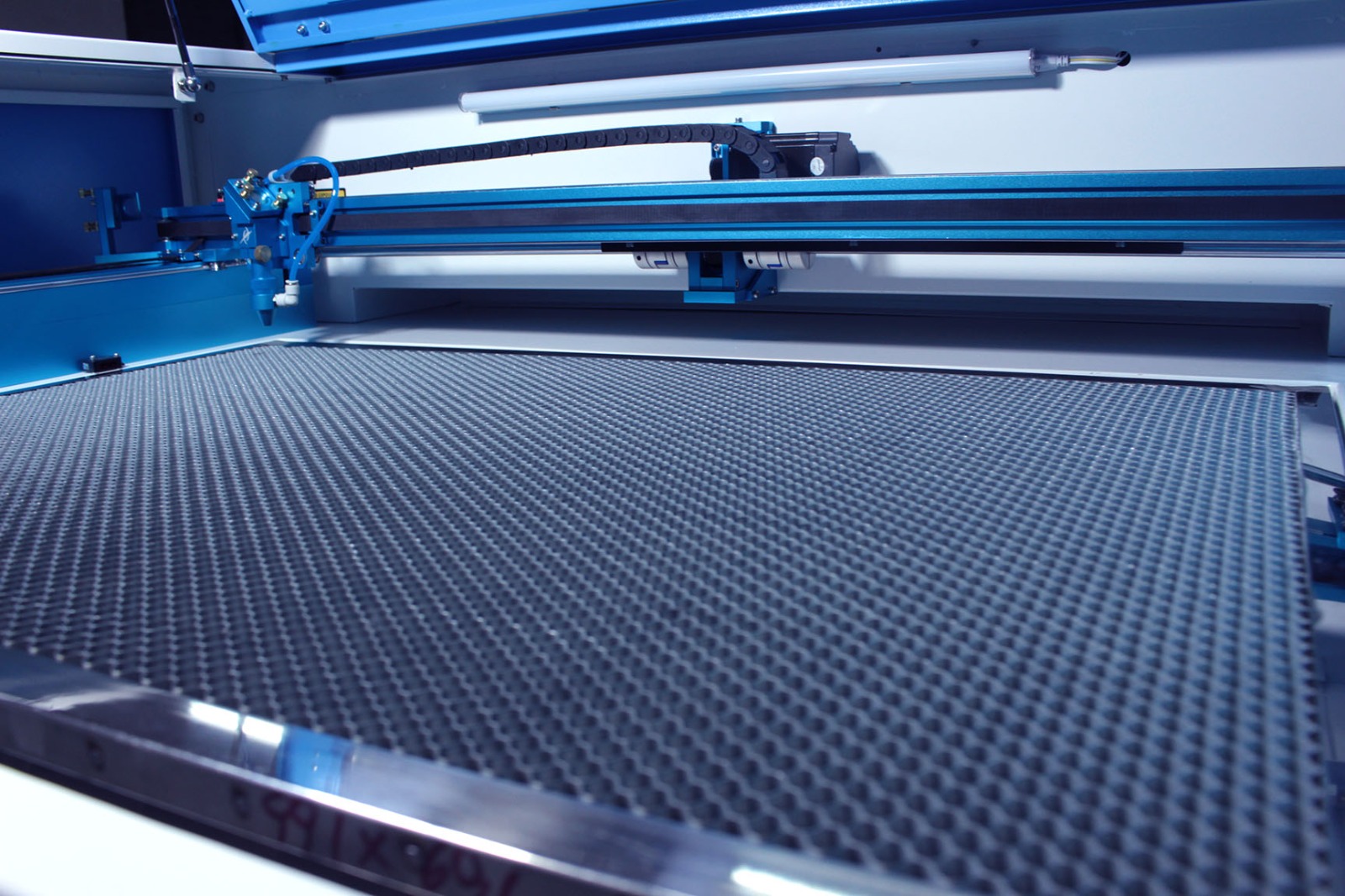 laser cutting machine